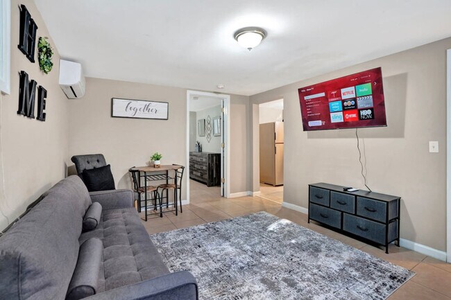 Building Photo - 408 Martin St