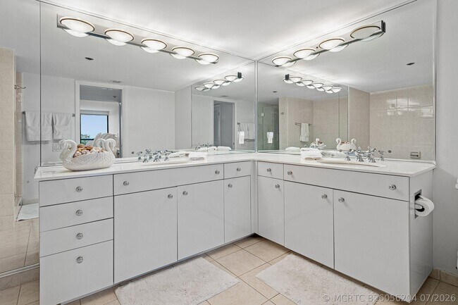 Building Photo - 250 S Ocean Blvd