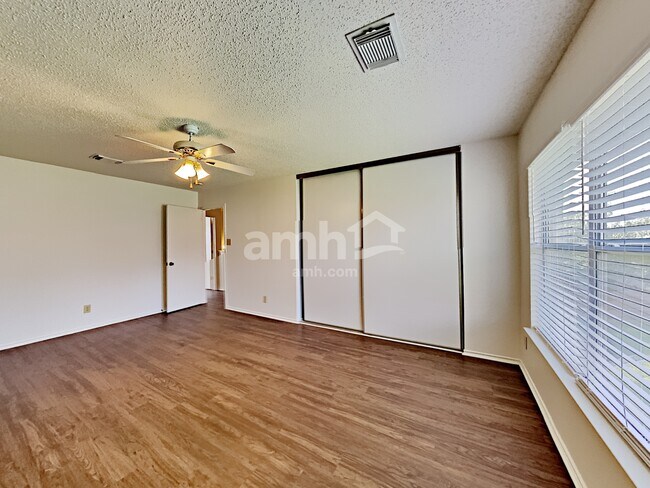 Building Photo - 8302 Parry Path