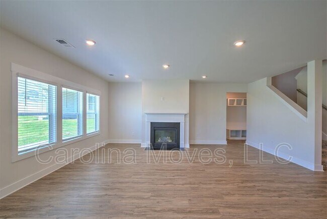 Building Photo - 208 Pewter Cir