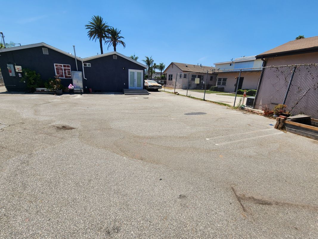 Building Photo - 1459 W 102nd St