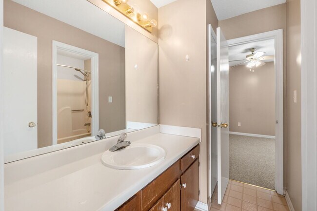 Building Photo - 1723 13th Ct S