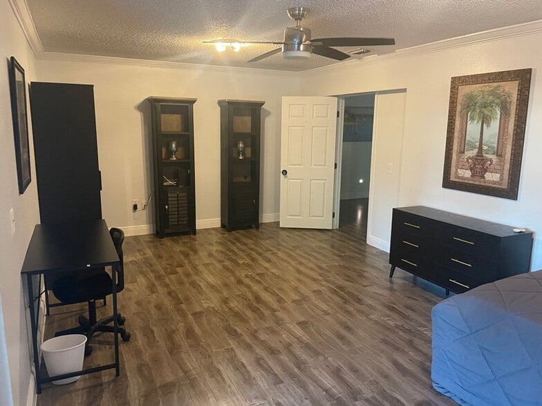 Building Photo - 3115 Marshall Dr