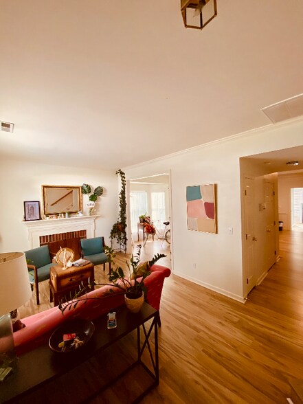 Building Photo - 434 Canewood Pl