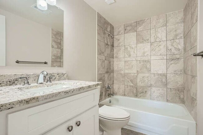 Building Photo - Beautiful 2 BR