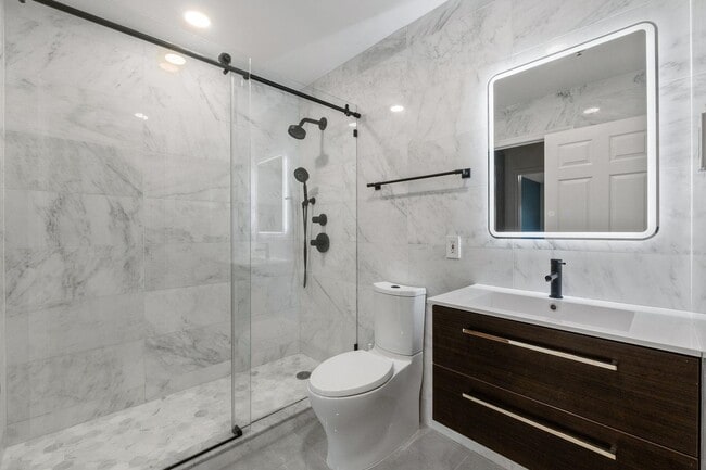 Building Photo - 88 Monroe St