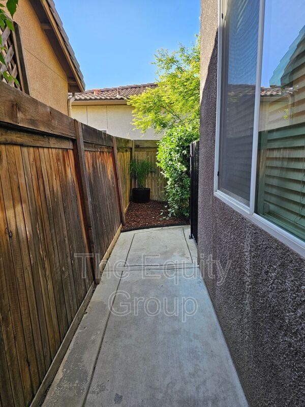 Building Photo - 5115 W Pianosa Ave