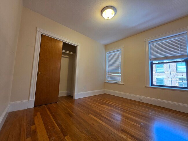 Building Photo - No Brokers Fee, Central Heat/AC, Garage Pa...