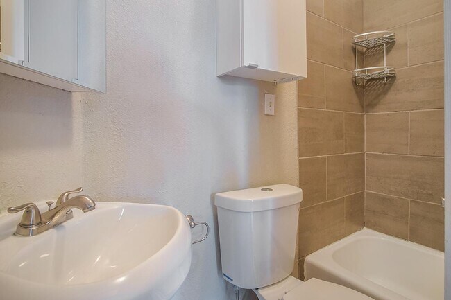 Building Photo - Renovated Winnetka Heights Craftsman home ...