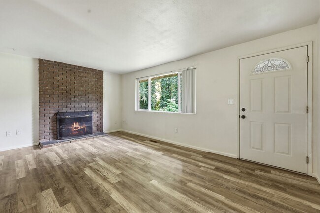 Building Photo - MOVE IN READY NOW!! 4 bed 1 bath on shy half acre! North Thurston School District
