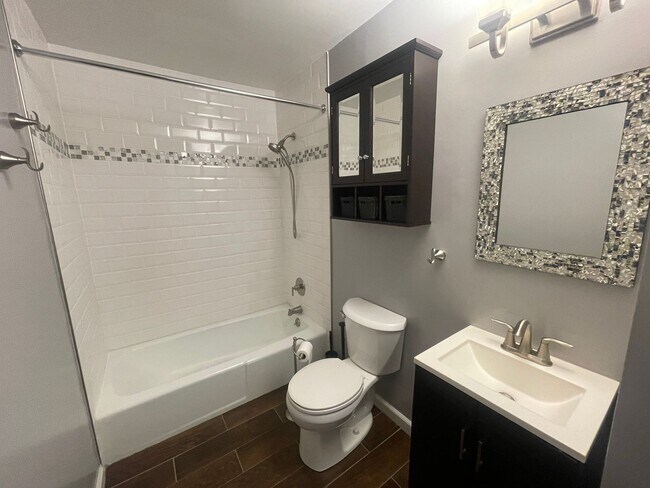 Building Photo - Dupont Circle 2-level Condo at The Cygnet. 1 Bed/1 Full Bath, Fireplace and Modern Kitchen