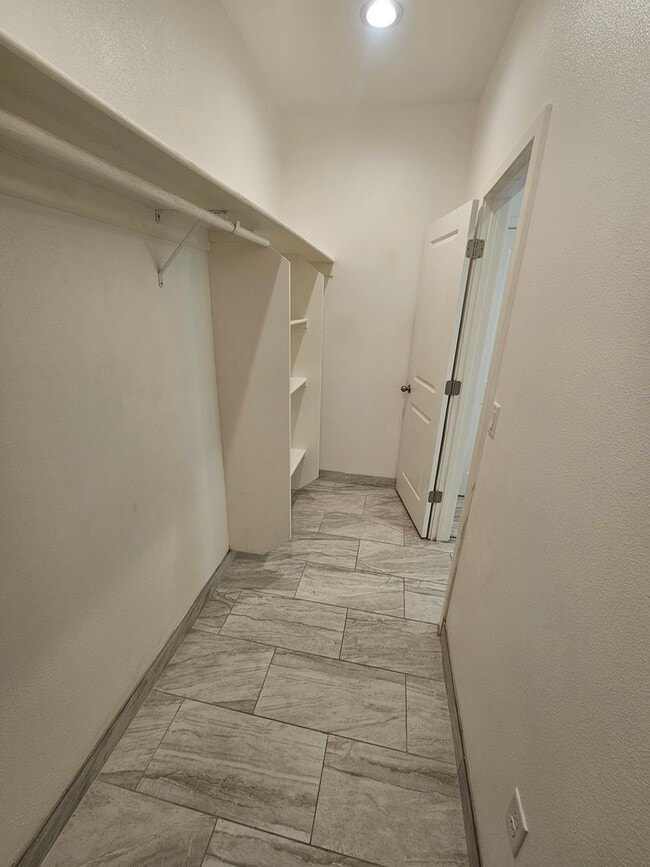 Building Photo - 3 Bedroom 2 Bathroom Duplex for Rent in Corning!