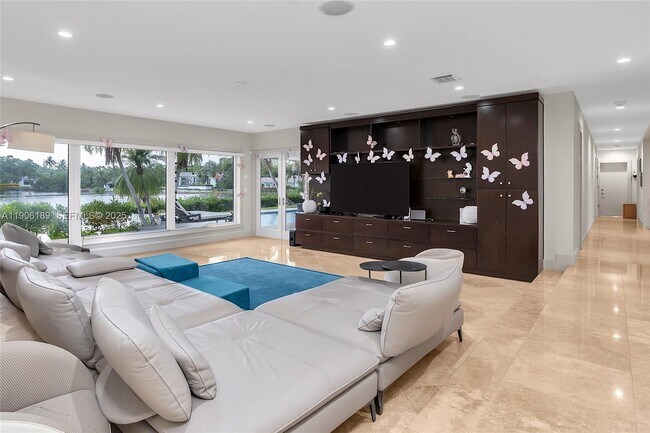 Building Photo - 415 Rovino Ave