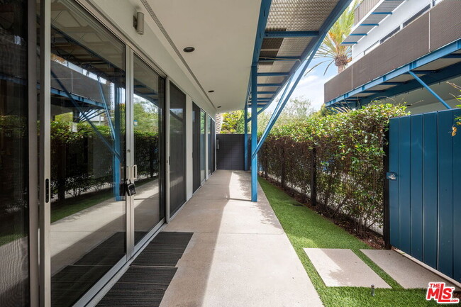 Building Photo - 621 San Juan Ave