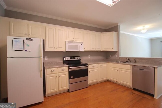 Building Photo - 460 S Barnett Shoals Rd