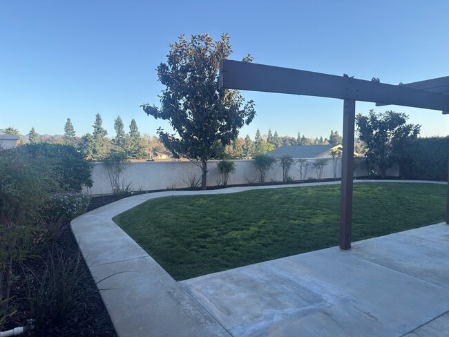 Building Photo - 17571 Cabela Dr