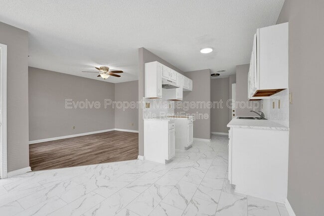 Building Photo - 3014 Meadows Ln