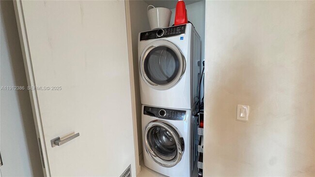 Building Photo - 18975 Collins Ave