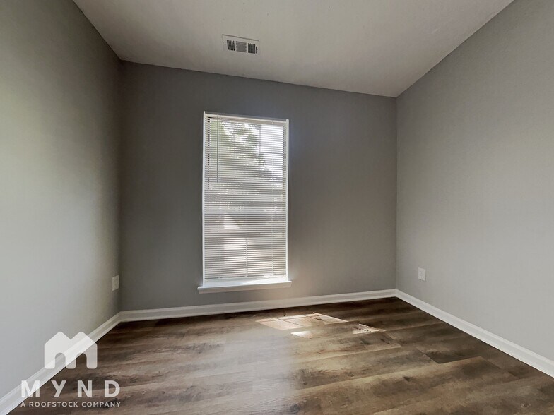 Building Photo - 5842 Olivet Dr