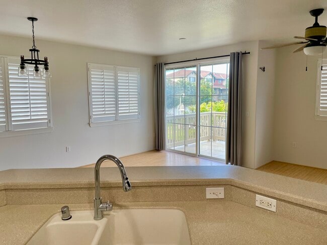 Building Photo - 7018 Hawaii Kai Dr
