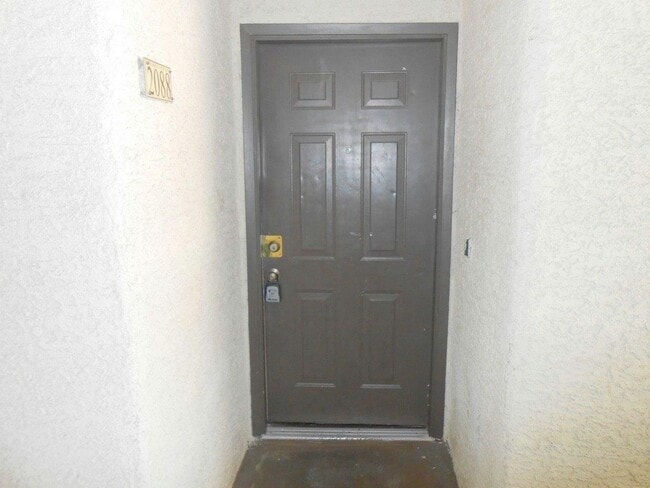 Building Photo - Spacious 2 bedroom Condo in Canyon Lake Community