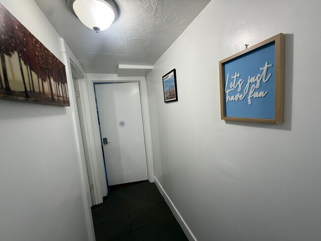 Building Photo - 68 E 200 S