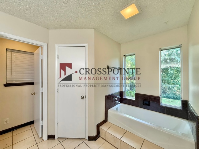 Building Photo - 4819 Gretna Green Ln