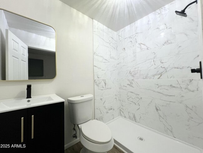 Primary Photo - 946 E 12th St