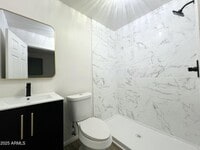 Building Photo - 946 E 12th St