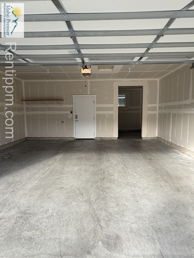 Building Photo - 3010 S Honeycomb Way