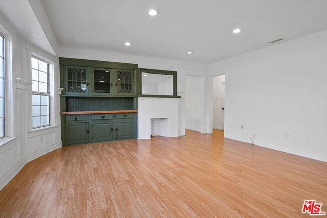 Building Photo - 2041 W 31st St