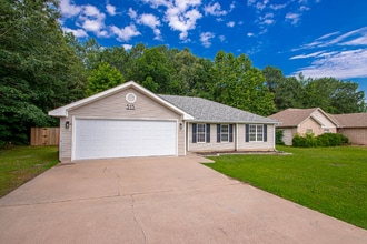 Building Photo - 315 Autumn Dr