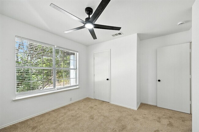 Building Photo - 6218 Everglade Rd