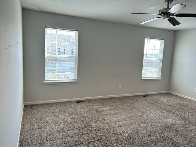 Building Photo - 3 Bed | 2.5 Bath | 2 Car Garage Townhome in Grain Valley