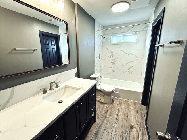 Building Photo - 2114 Allenhurst St