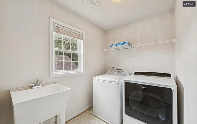 Building Photo - 5508 Impala Dr
