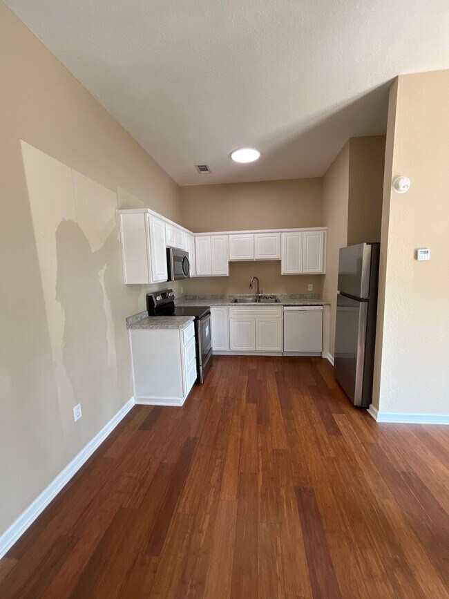 Building Photo - 1802 Teston Ln