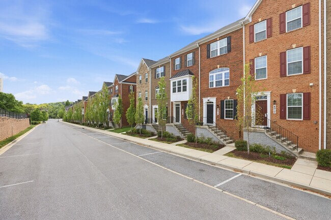 Building Photo - 4915 Crest View Dr