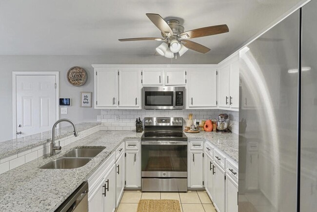 Building Photo - 5725 Ventura Ln