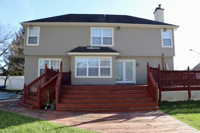 Building Photo - 2969 Columbia Dr