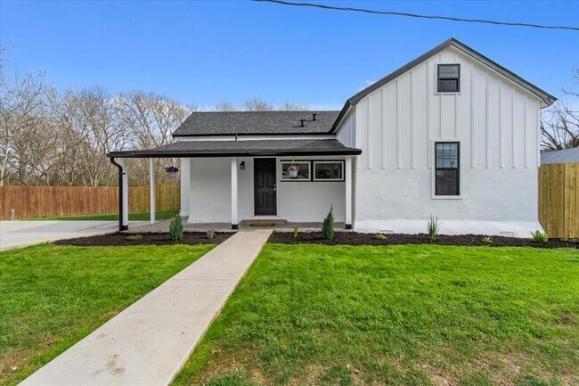 Primary Photo - 102 East St