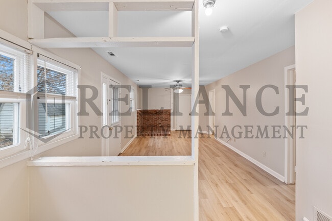 Building Photo - 209 N Topeka St