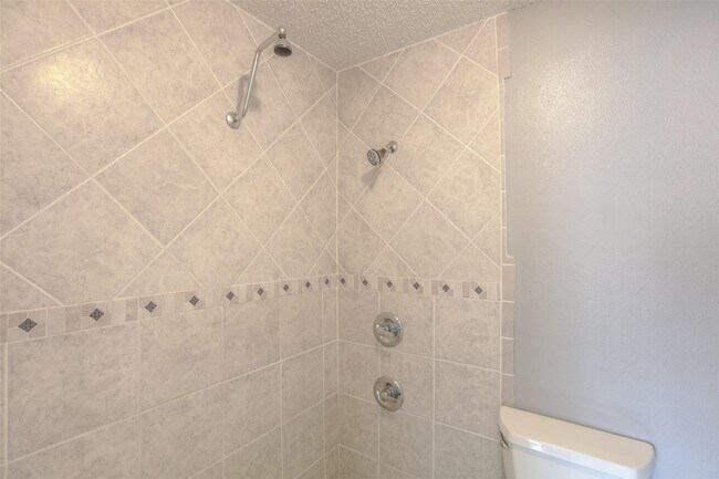 Building Photo - 3919 Fairmont Pkwy