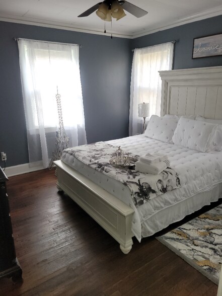 Building Photo - 718 McKewn St