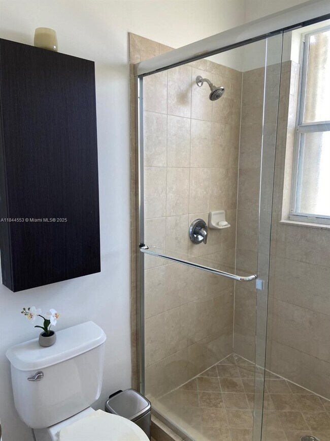 Building Photo - 8728 NW 113th Ct