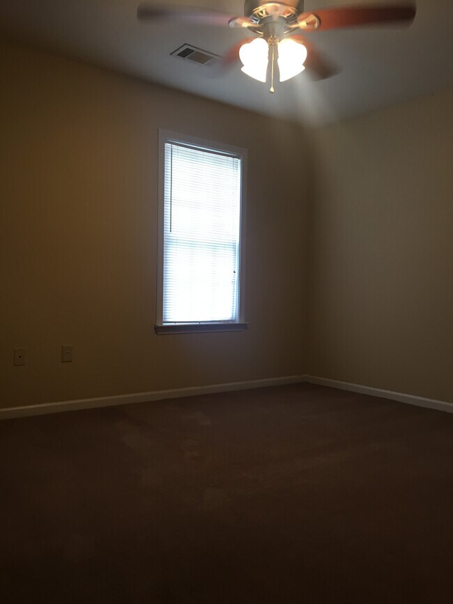 Building Photo - 5606 Landings Pkwy