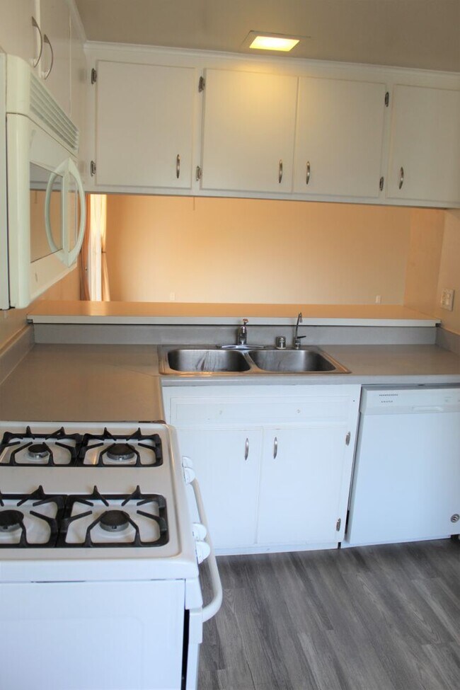Building Photo - 2593bay