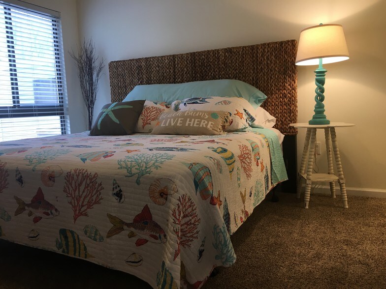 Upper level king size bed - 438 Ocean Pky