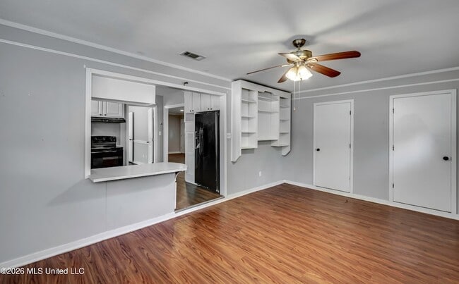 Building Photo - 823 Dunton Rd