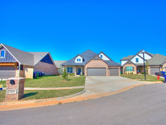 Building Photo - 3201 Hayven Cir